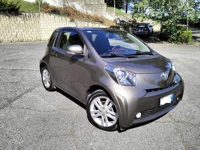 Begagnad Toyota iQ Executive 101 HK (74 kW) 2011 Gul Halvkombi