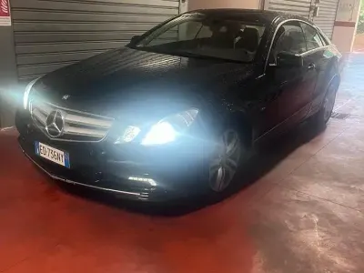Usata Mercedes E220 170 CV (125 kW) 2010 Nero Coupé