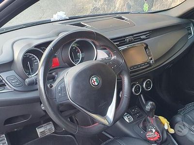 Usata Alfa Romeo Giulietta Quadrifoglio Verde 122 CV (89 kW) 2015 Utilitaria