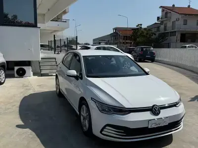 Usata VW Golf VIII Life 116 CV (85 kW) 2023 Bianco Berlina