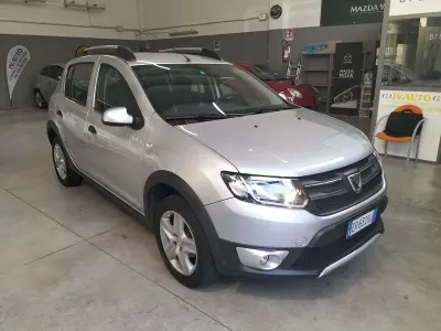 Usata Dacia Sandero Stepway 90 CV (66 kW) 2013 Grigio Berlina