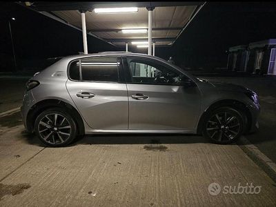 Usata Peugeot 208 GT 100 CV (73 kW) 2023 Grigio Utilitaria