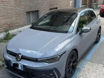 Usata VW Golf VIII GTI 265 CV (194 kW) 2025 Grigio Berlina