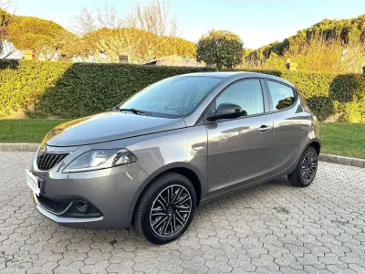 Usata Lancia Ypsilon Gold 69 CV (50 kW) 2023 Grigio Utilitaria