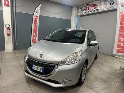 Usata Peugeot 208 Allure 68 CV (50 kW) 2015 Grigio Utilitaria
