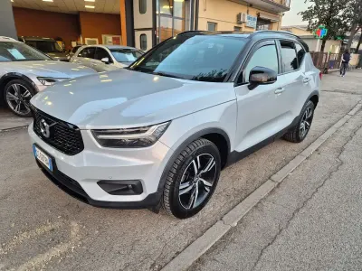 Usata Volvo XC40 Business Edition 150 CV (110 kW) 2020 Grigio SUV
