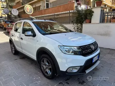 Gebraucht Dacia Sandero Stepway 101 PS (74 kW) 2020 Weiß Kleinwagen