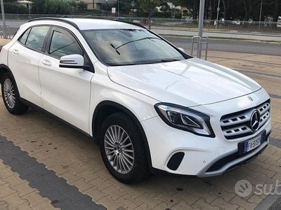 Usata Mercedes GLA200 Business 156 CV (114 kW) 2019 Bianco SUV