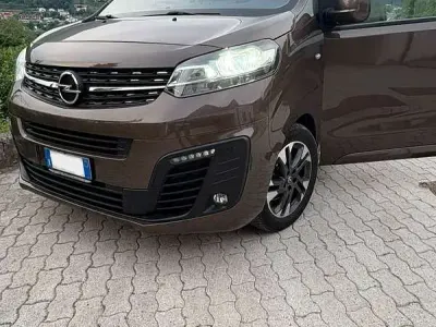 Usata Opel Zafira Life Business 144 CV (105 kW) 2021 Monovolume