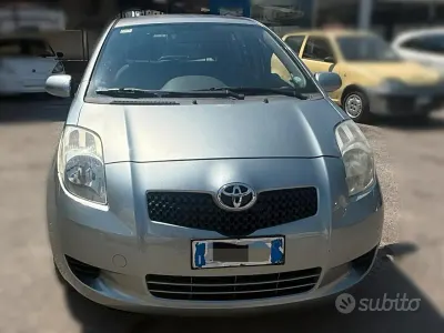Usata Toyota Yaris 69 CV (50 kW) 2008 Grigio Utilitaria