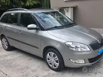 Begagnad Skoda Fabia Ambition 75 HK (55 kW) 2012 Grå Kombi