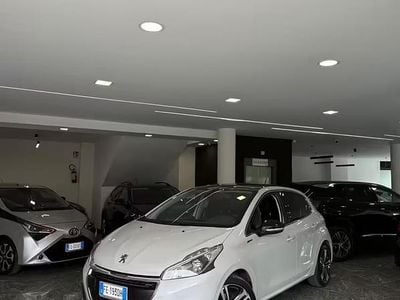 Usata Peugeot 208 GT-line 100 CV (73 kW) 2016 Bianco Utilitaria