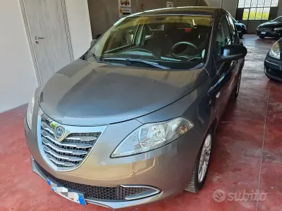 Usata Lancia Ypsilon Gold 69 CV (50 kW) 2014 Grigio Utilitaria