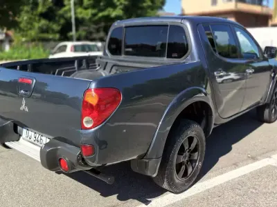 Usata Mitsubishi L200 Intense 136 CV (100 kW) 2007 Blu Pick-up