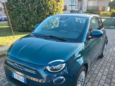 Usata Fiat 500e 42 kW (58 CV) 2023 Bluazzurro Berlina