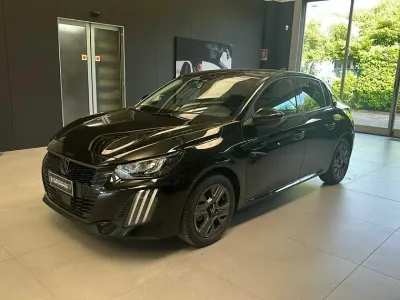 Usata Peugeot 208 Allure 110 CV (80 kW) 2025 Nero Utilitaria