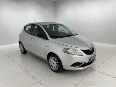 Usata Lancia Ypsilon Gold 69 CV (50 kW) 2017 Grigio Utilitaria