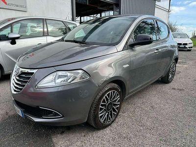 Usata Lancia Ypsilon Platinum 95 CV (69 kW) 2015 Grigio Utilitaria