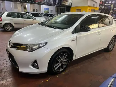 Usata Toyota Auris Hybrid Lounge 99 CV (72 kW) 2014 Other Berlina