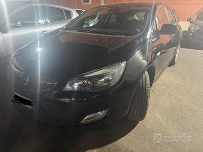 Usata Opel Astra 140 CV (102 kW) 2010 Nero Berlina