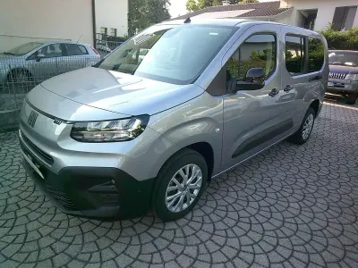 Nuova Fiat Doblò 131 CV (96 kW) 2025 Argento Monovolume
