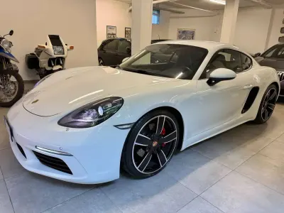 Usata Porsche 911 Carrera Sport 299 CV (219 kW) 2017 Bianco pastello Coupé
