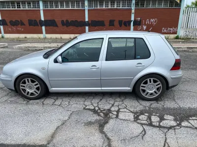 Usado VW Golf IV 101 CV (74 kW) 2002 Gris Berlina