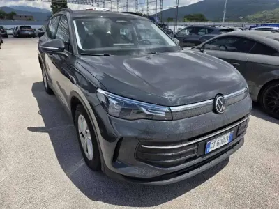 Usata VW Tiguan 131 CV (96 kW) 2024 Grigio SUV
