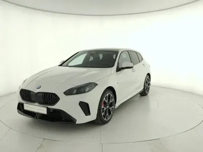 Begagnad BMW 118 M Sport 150 HK (110 kW) 2025 Vit Halvkombi