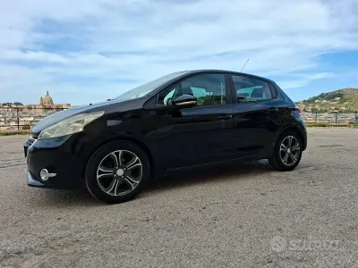 Usata Peugeot 208 68 CV (50 kW) 2014 Nero Utilitaria