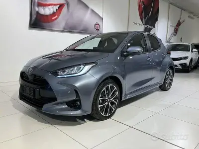 Nuova Toyota Yaris Hybrid 2026 Grigio Berlina