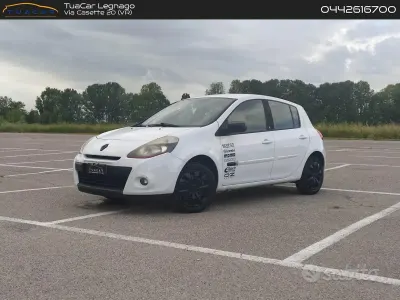 Gebraucht Renault Clio II 75 PS (55 kW) 2011 Weiß Limousine