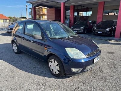 Usata Ford Fiesta Ghia 68 CV (50 kW) 2004 Blu Berlina