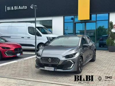 Usata Renault Clio V Techno 109 CV (80 kW) 2025 Grigio scisto Berlina