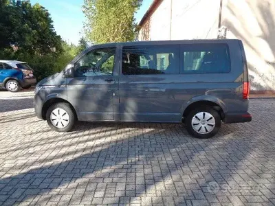 Usata VW Caravelle Trendline 110 CV (80 kW) 2022 Grigio Furgone