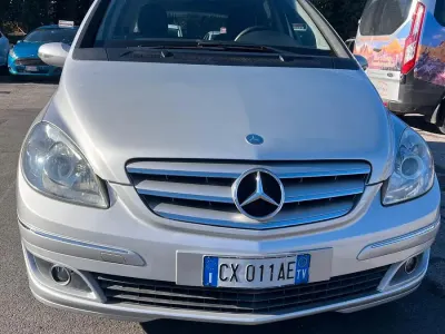 Usata Mercedes B200 140 CV (102 kW) 2005 Nero Monovolume