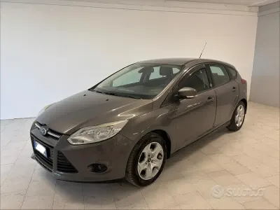 Usata Ford Focus 117 CV (86 kW) 2014 Beige Berlina