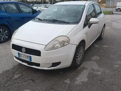 Usata Fiat Grande Punto 75 CV (55 kW) 2008 Bianco Utilitaria