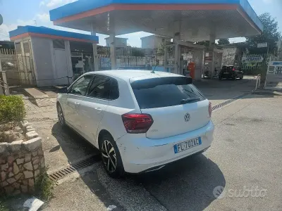 Usata VW Polo R-line 90 CV (66 kW) 2017 Bianco Berlina