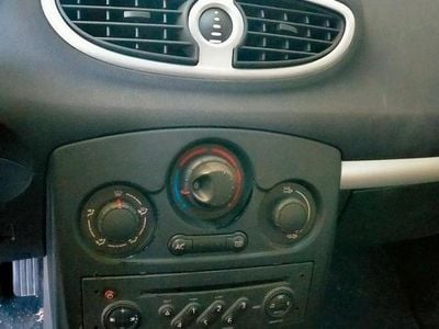 Brugt Renault Clio II 75 HK (55 kW) 2006 Hatchback
