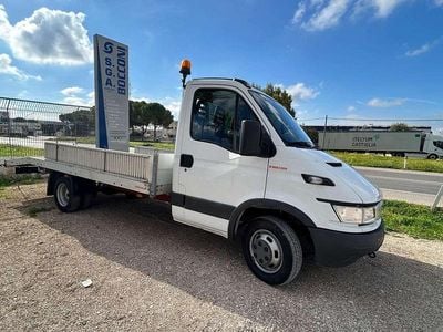 Usata Iveco Daily 126 CV (92 kW) 2001 Bianco Furgone