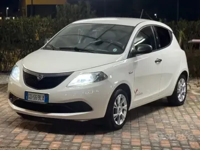Usata Lancia Ypsilon 69 CV (50 kW) 2021 Bianco Utilitaria