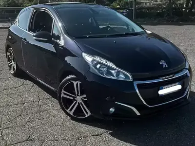 Usata Peugeot 208 GT-line 120 CV (88 kW) 2015 Blu Utilitaria