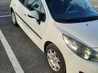Usata Peugeot 207 73 CV (53 kW) 2009 Berlina