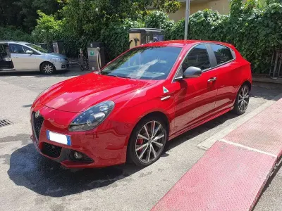 Usata Alfa Romeo Giulietta Quadrifoglio Verde 241 CV (177 kW) 2016 Rosso Utilitaria