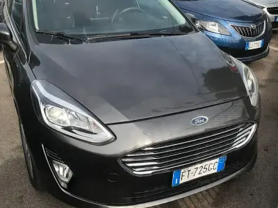 Käytetty Ford Fiesta 86 HP (63 kW) 2018 Harmaa Viistoperä