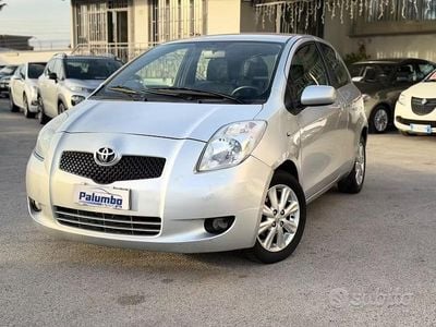 Usata Toyota Yaris Sol 100 CV (73 kW) 2009 Grigio Utilitaria