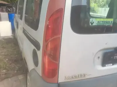 Usado Renault Kangoo 75 CV (55 kW) 2001 Monovolumen