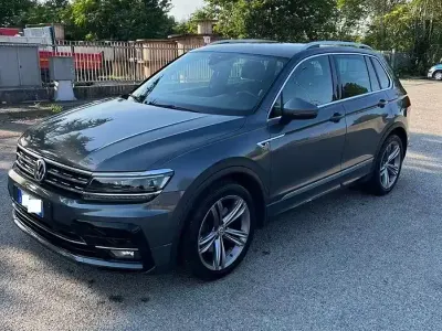Usata VW Tiguan R-line 190 CV (139 kW) 2017 Grigio SUV