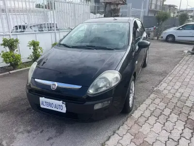 Begagnad Fiat Punto Lounge 95 HK (69 kW) 2012 Svart Halvkombi